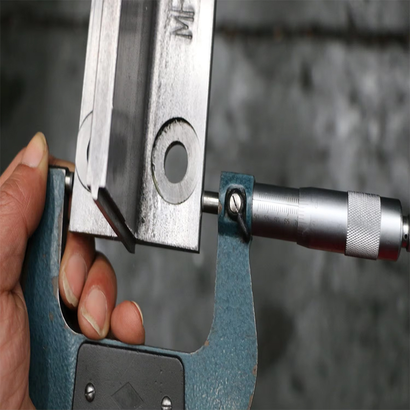 Piezas y accesorios para ascensores VTSP106 Riel guía para ascensores OEM Modelo NV Acero inoxidable con superficie lisa Garantía de 1 año